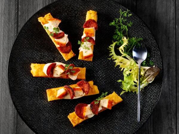 Recettes : Toast de polenta au fromage et chorizo