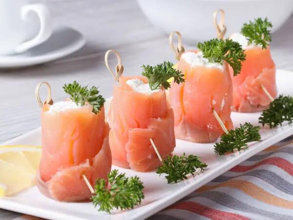 Recettes : Roulés de saumon au fromage et à la noix