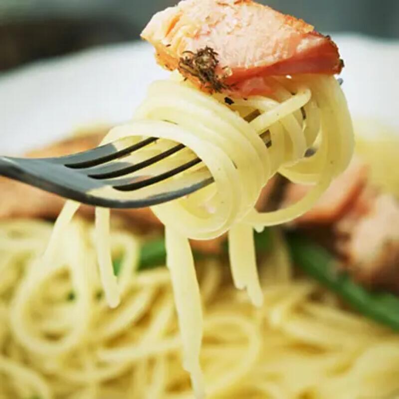 Recette : Spaghettis aux courgettes et saumon fumé, sauce au chèvre frais