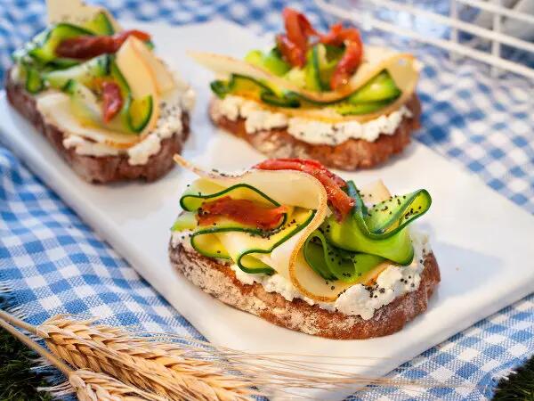 Recettes : Toast tomate, courgette et fromage