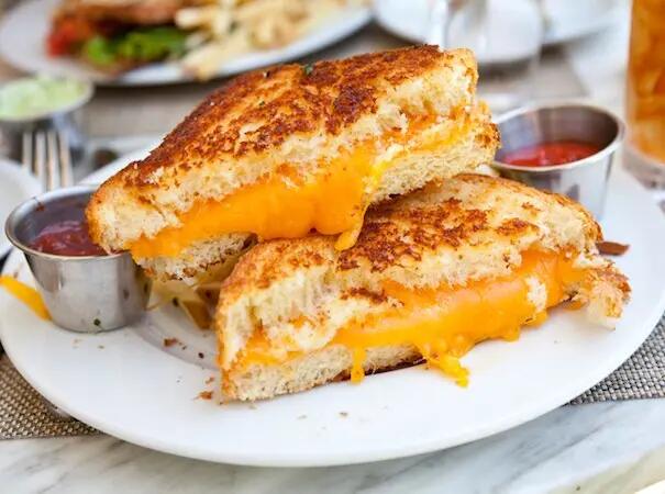 Connaissez-vous le grilled cheese ? Le classique américain qui fait fondre tout le monde