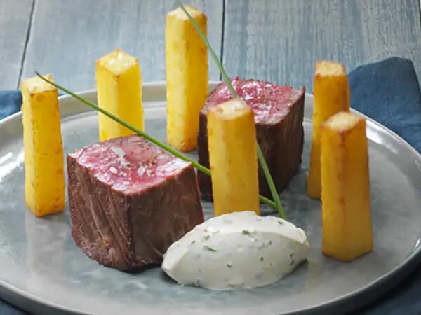 Recettes : Filet de bœuf et pomme Pont-Neuf avec ses dips de fromage frais