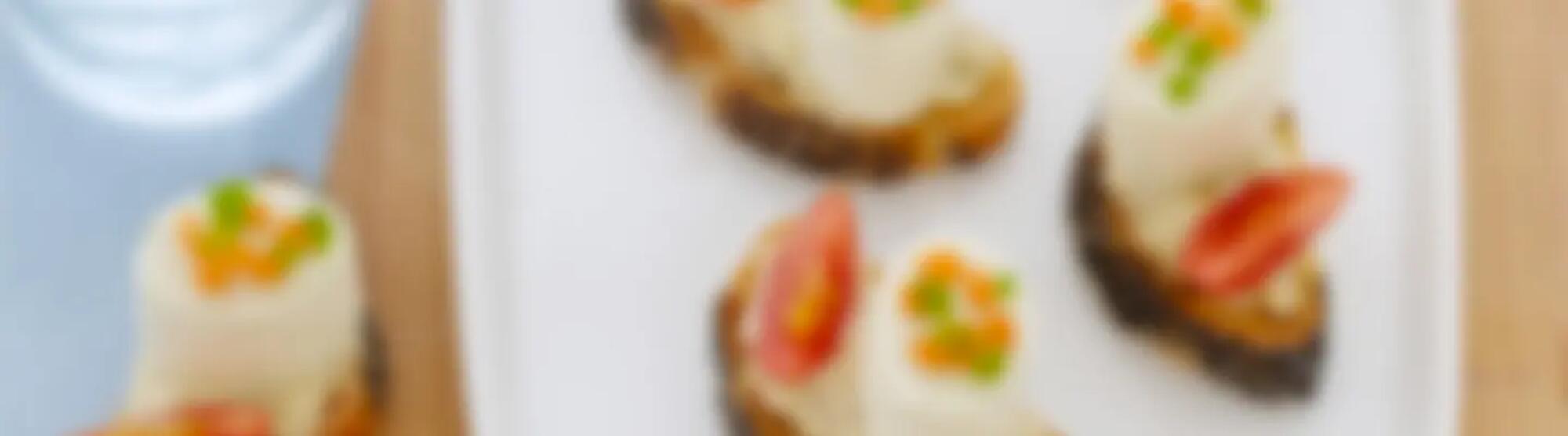 Recette : Bruschetta au caviar d’aubergine, fromage frais pesto