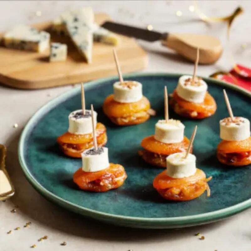 Recette : Abricots farcis au chutney d’échalotes et fromage au bleu