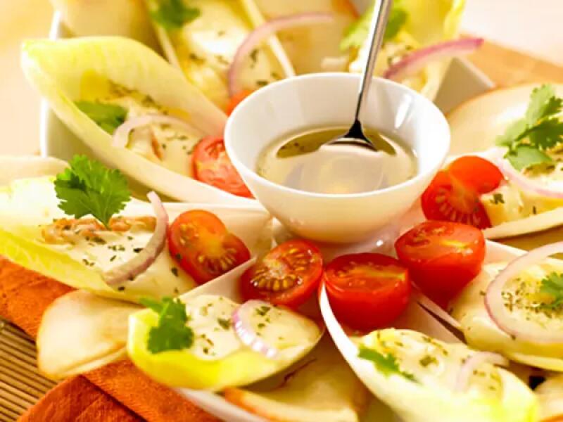 TH01_salade-d-endives-blanches-poires-et-epoisses-berthaut