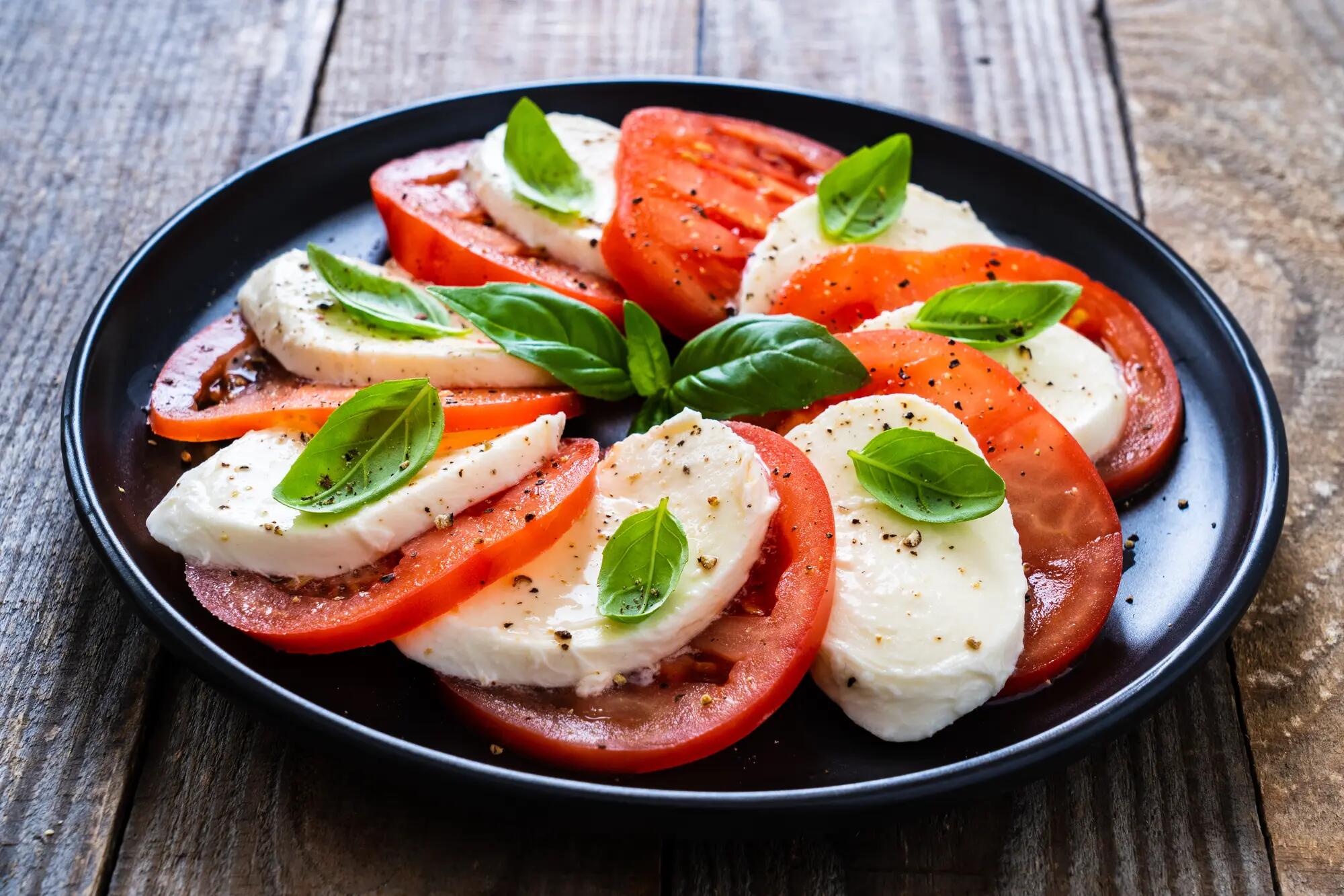 classic-caprese-salad-recipe-love-and-lemons