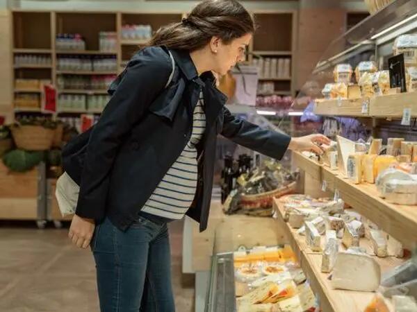 Femmes enceintes : les fromages à éviter