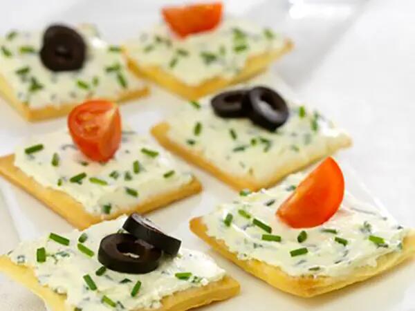 Recettes : Crackers tout frais au fromage à la ciboulette