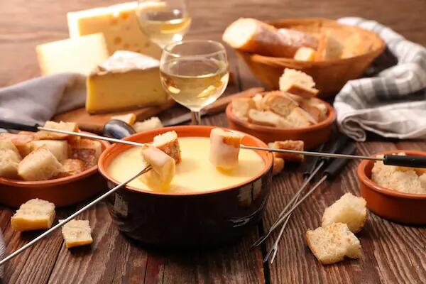 Quels fromages choisir pour votre fondue savoyarde ?