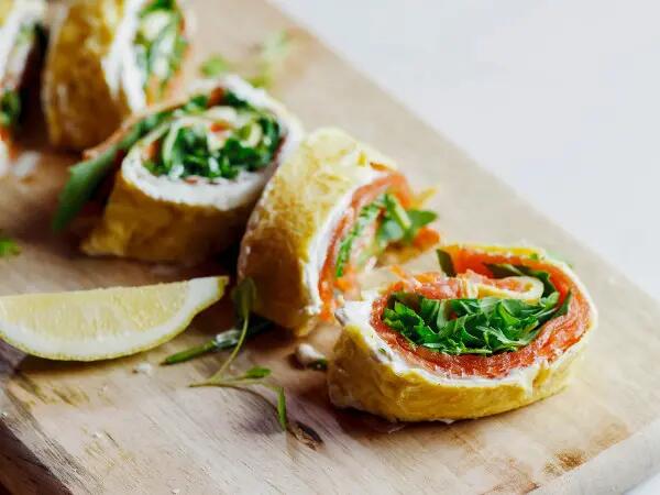 Recettes : Omelette roulée au saumon fumé et fromage frais