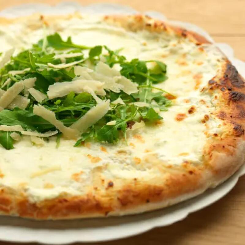 Recette : Pizza blanche au fromage de chèvre et parmesan