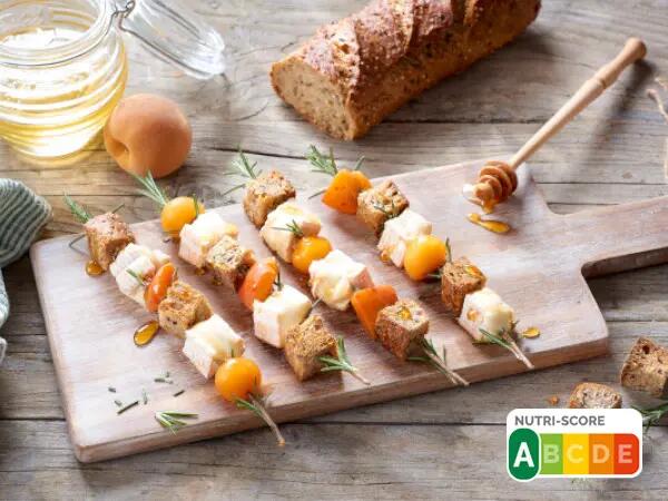 Recettes : Brochette apéro aux abricots, fromage et romarin