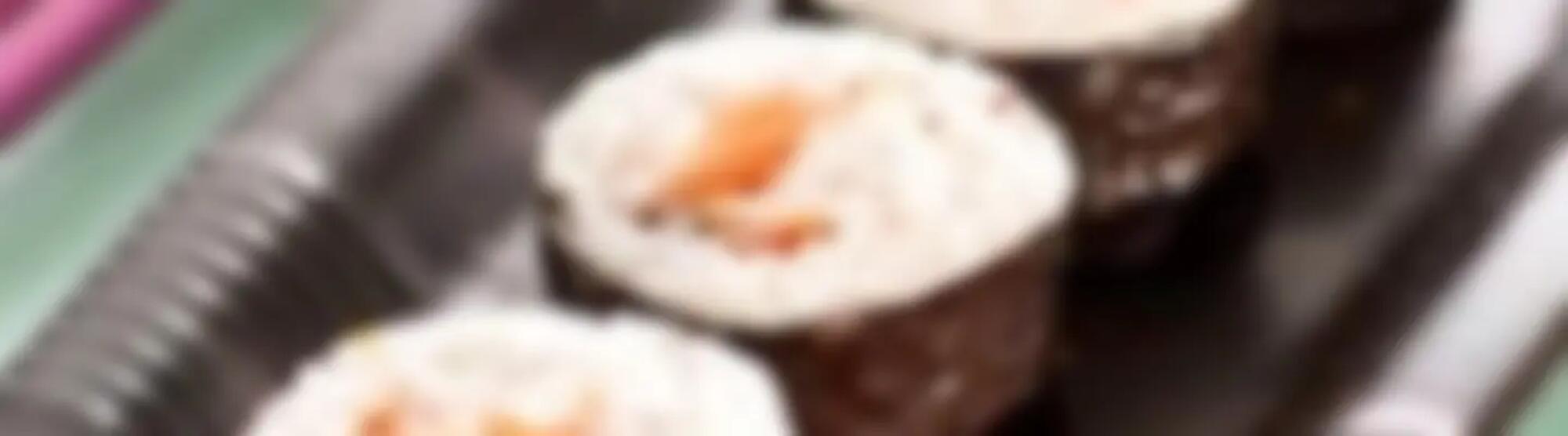 Recette : Maki de fromage de chèvre frais au saumon, tomates confites aux épices grillées 