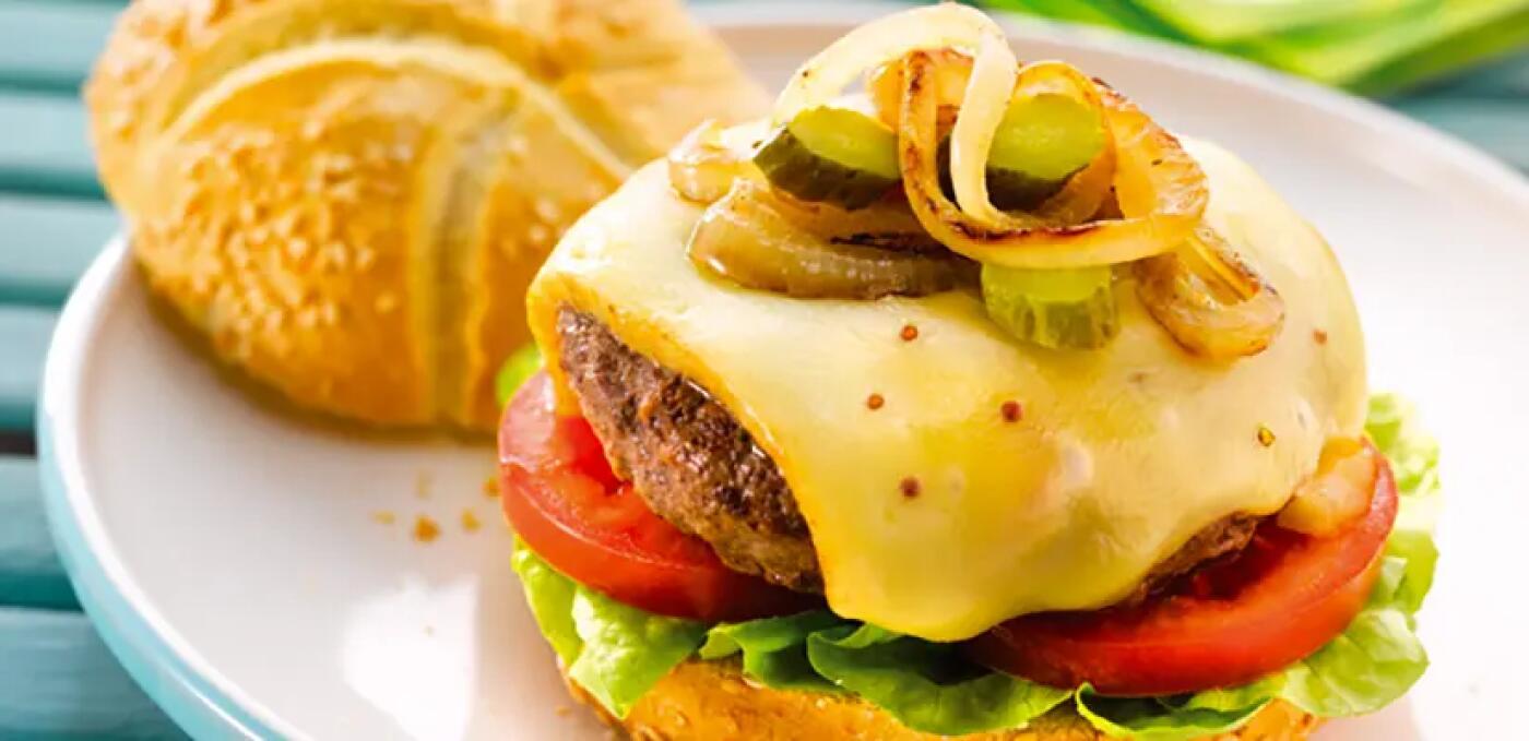 TH05_hamburger-des-alpages-au-fromage-a-raclette-RICHES MONTS