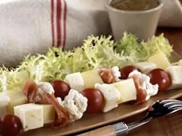 Recettes : Salade de légumes et fromage en brochettes