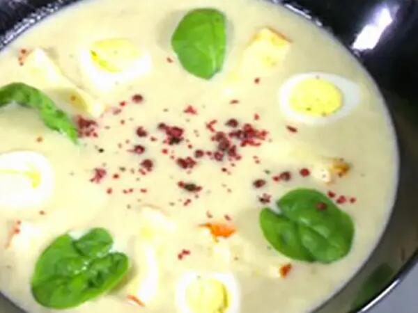 Recettes : Velouté d'endives au fromage, œufs de caille et copeaux fromagers