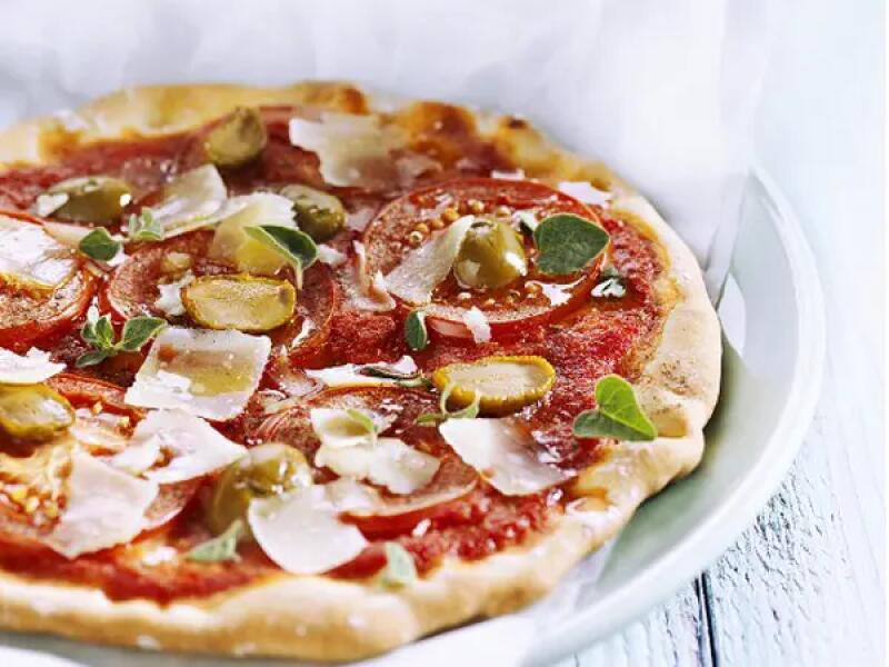 TH01_pizza-olive-tomate-parmesan