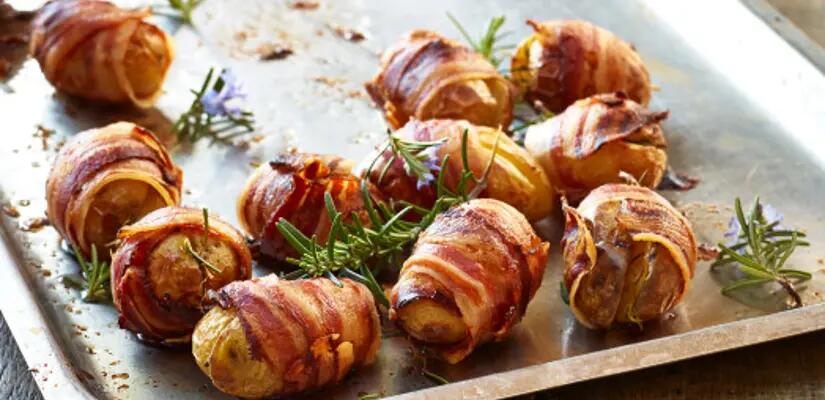 La fondue au fromage... dans une miche de pain ! Qui veut du fromage