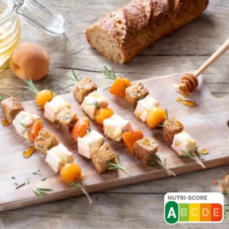 Recette : Brochette apéro aux abricots, fromage et romarin