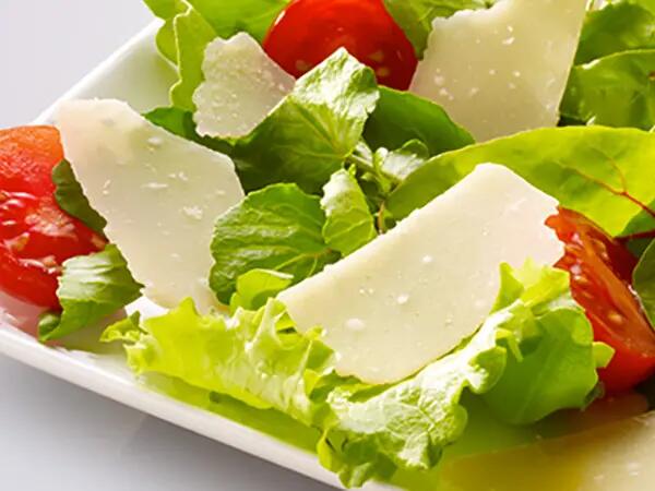 Recettes : Salades composées aux copeaux de Grana Padano