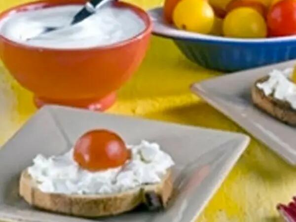 Recettes : Tartine de fromage frais aux tomates cerise