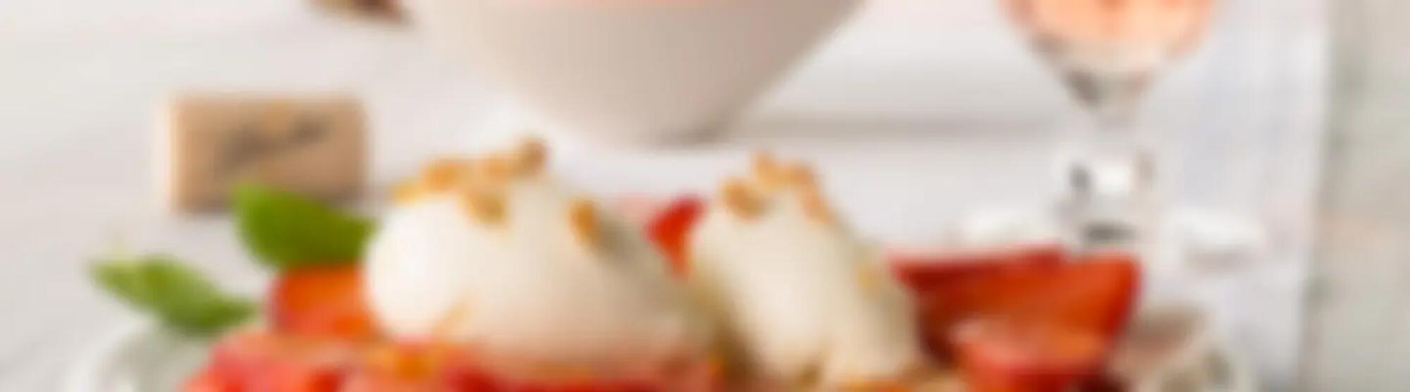 Recette : Carpaccio de fraises aux quenelles de fromage frais