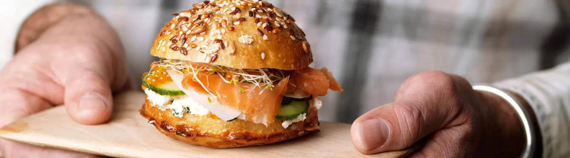 Recette : Mini burger au saumon fumé et fromage frais