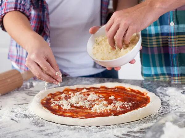 La pizza maison, les 10 bonnes raisons de se laisser tenter.