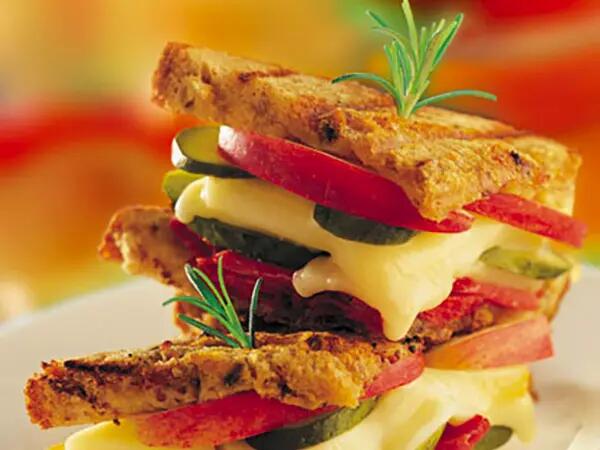 Recettes : Club sandwich au fromage à raclette