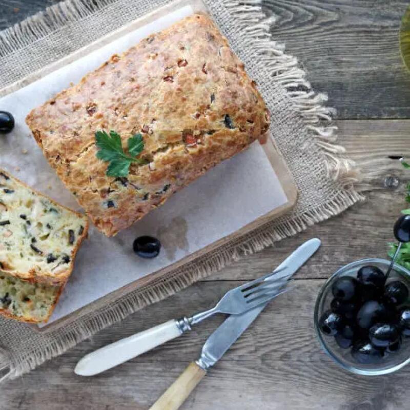 Recette : Cake au fromage et olives noires