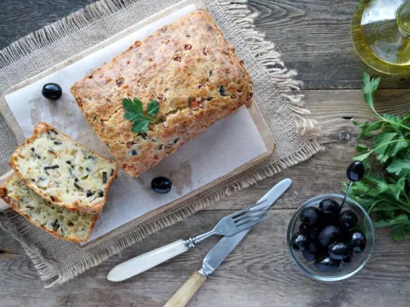 TH01_cake-au-fromage-et-olives-noires_adobe