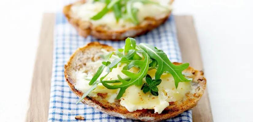 10 recettes de chèvre chaud faciles & rapides