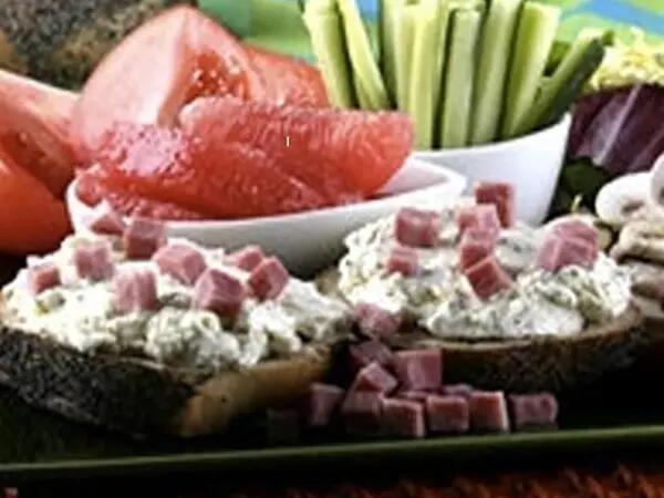 Recettes : Assiette gourmande au fromage frais ail & fines herbes