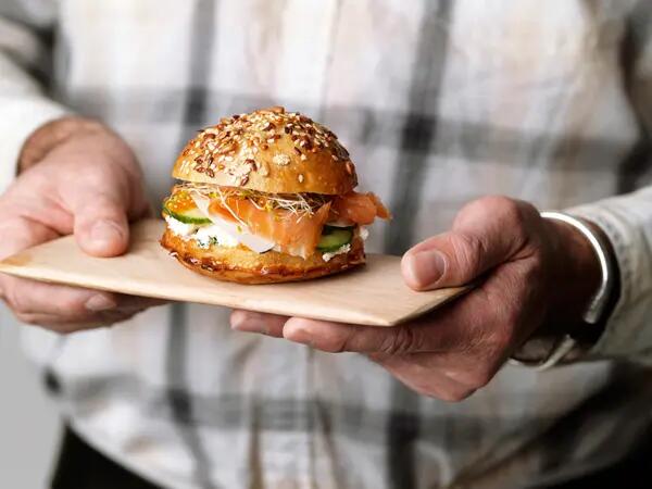 Recettes : Mini burger au saumon fumé et fromage frais