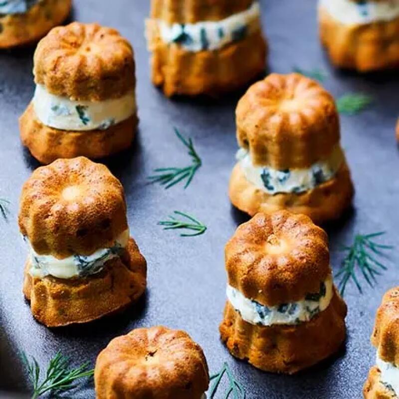 Recette : Mini cannelés au fromage bleu