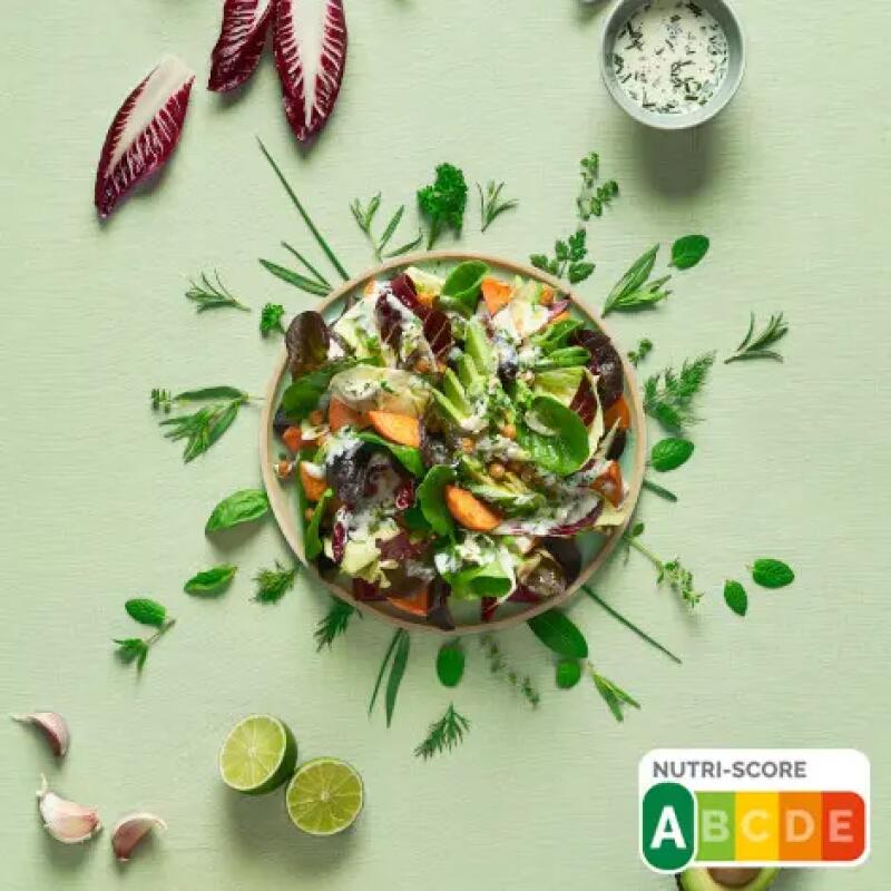 Recette : Salade garnie, tartinade végétale et croustillants de pois chiche