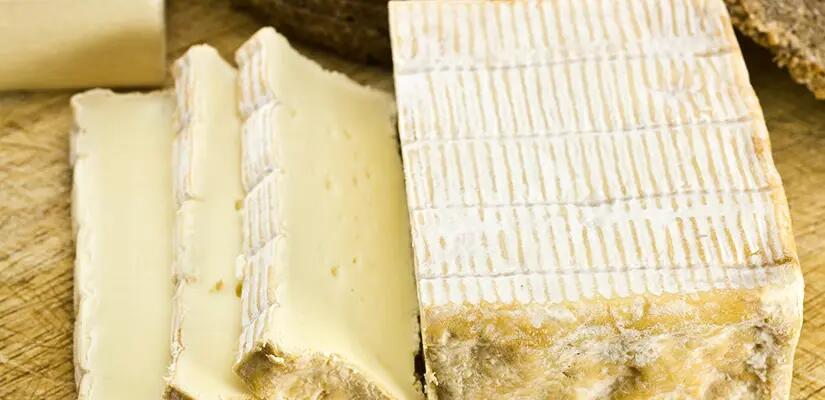 F718 FROMAGE LE ROYAL PONT L'EVEQUE AVEC ROSES 