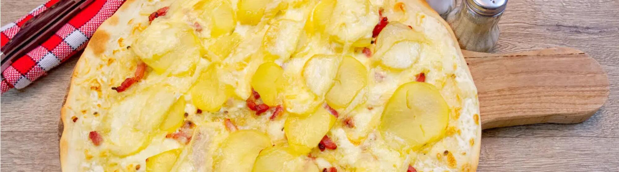 Recette : Pizza rustique au maroilles, lardons et pommes de terre